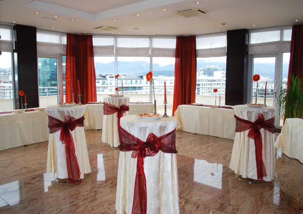 Aparthotel Premier Podgoriţa Restaurant foto